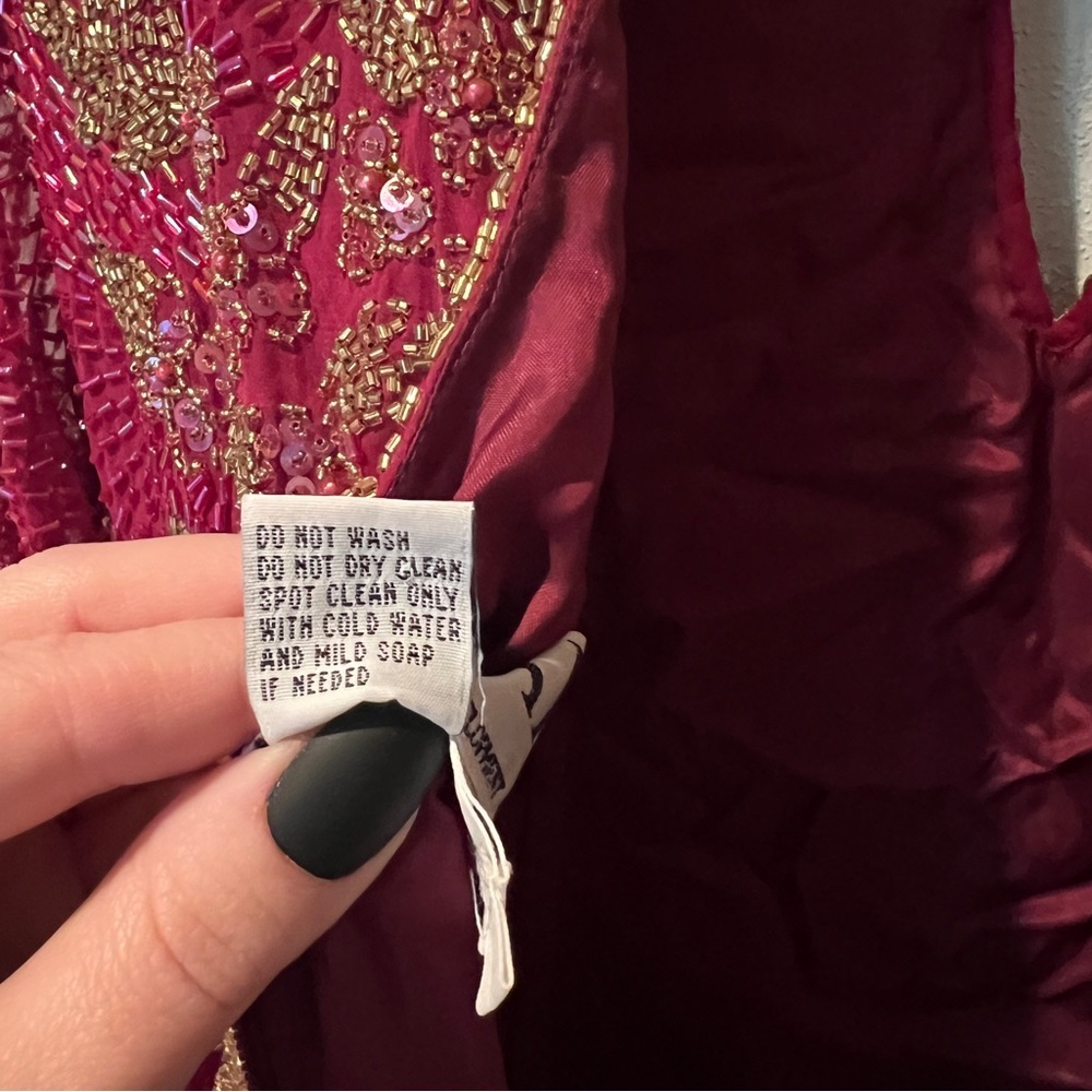 Vintage Peak Sequined Beaded Keyhole Invisible Zipper Lined Silk Dress - Picture 10 of 16